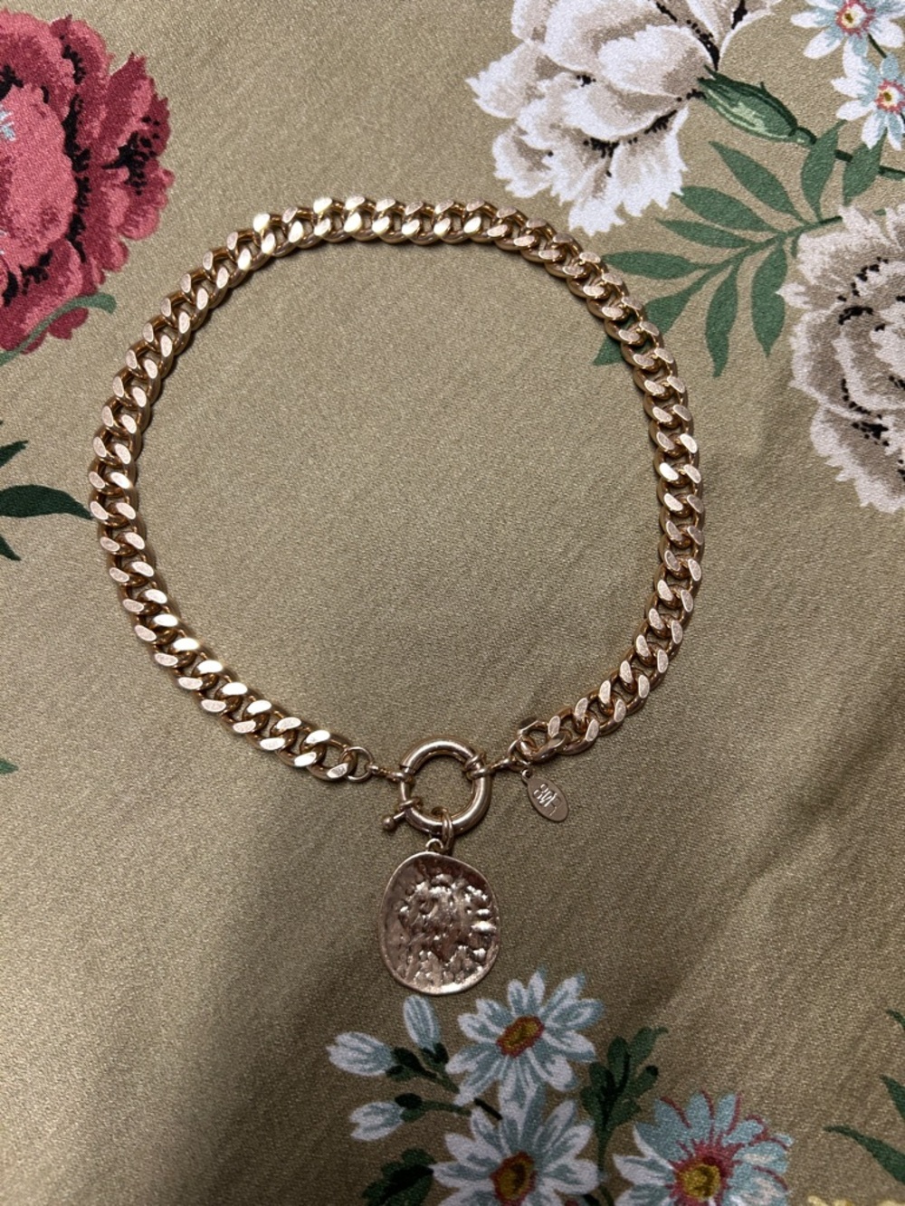 Revolve gold tone, choker style chunky necklace